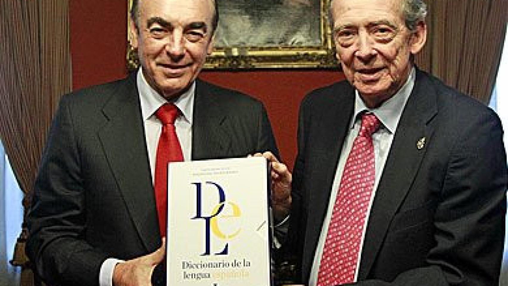 José Antonio Villasante Cerro, director general de Banco Santander y director de la División Global Santander Universidades, y José Manuel Blecua, director de la Real Academia Española
