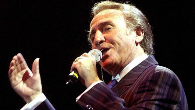 El cantante Manolo Escobar en una de sus últimas actuaciones / EFE