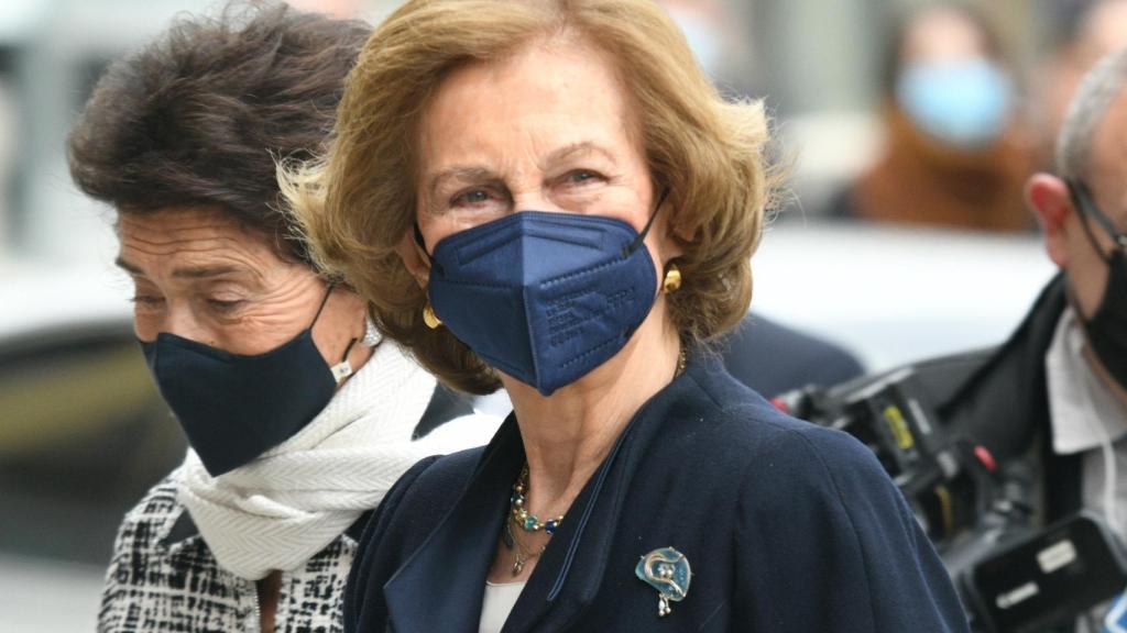 La reina Sofía con mascarilla / EP