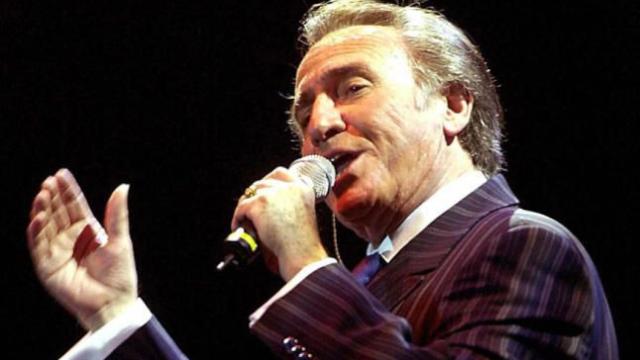 El cantante Manolo Escobar en una de sus últimas actuaciones / EFE