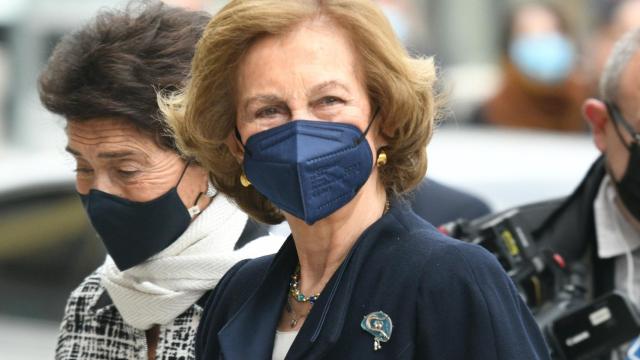 La reina Sofía con mascarilla / EP
