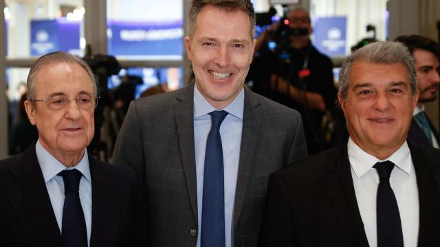 Joan Laporta y Florentino Pérez con Bernd Reichart, CEO de la Superliga