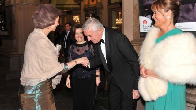 La Reina Sofía, a su llegada al Liceo de Barcelona / CARLOS MARTORELL