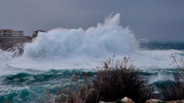 Imagen del temporal que azota este lunes a la isla balear de Menorca / Itziar