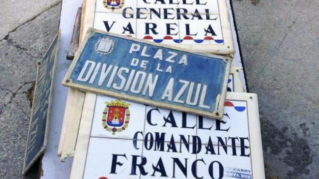 Las placas que serán devueltas a su lugar original en la ciudad de Alicante