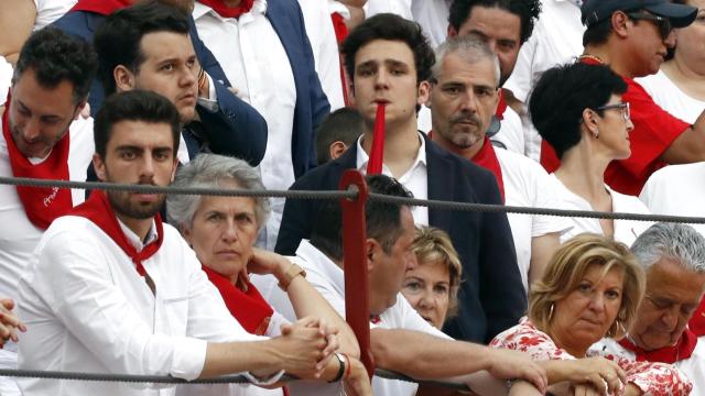 Froilán, uno de los asistentes a la manifestación de Colón, en una plaza de toros / EFE