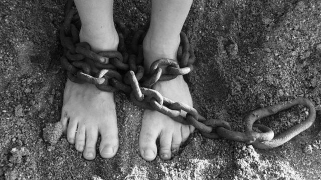 Imagen que ilustra a la mujer esclavizada