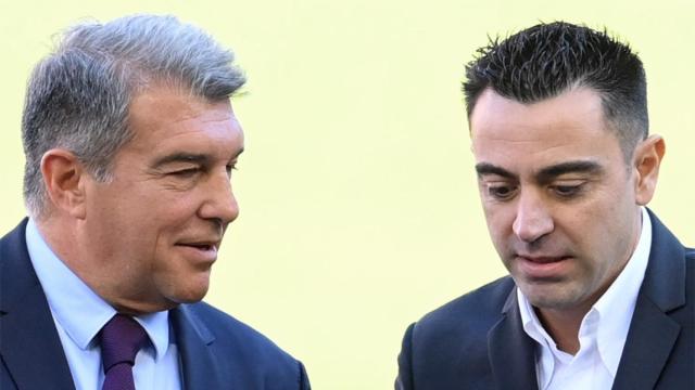 Laporta y Xavi, durante la presentación del nuevo entrenador del Barça / REDES