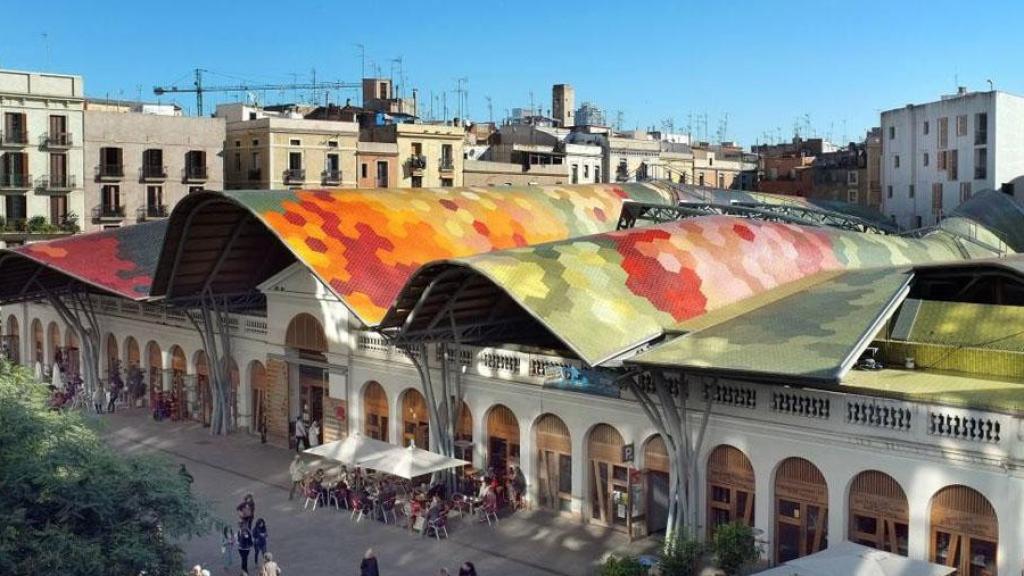 Imagen aérea del Mercado de Santa Caterina, un ejemplo de arquitectura contemporánea en la Ciudad Condal