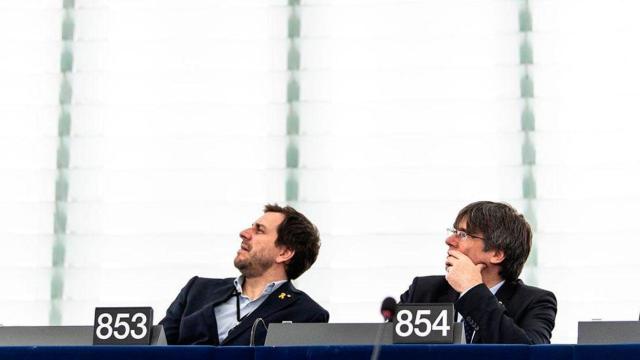 Toni Comín (i) y Carles Puigdemont (d), dos de los beneficiarios de la caja de solidaridad / EFE