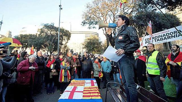 Medio millar personas apoya a Tabarnia en contra secesionismo y a favor Rey