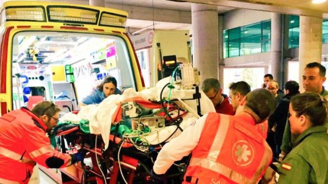Un avión del ejército traslada a un bebé enfermo de Palma a Barcelona / SAMU 061