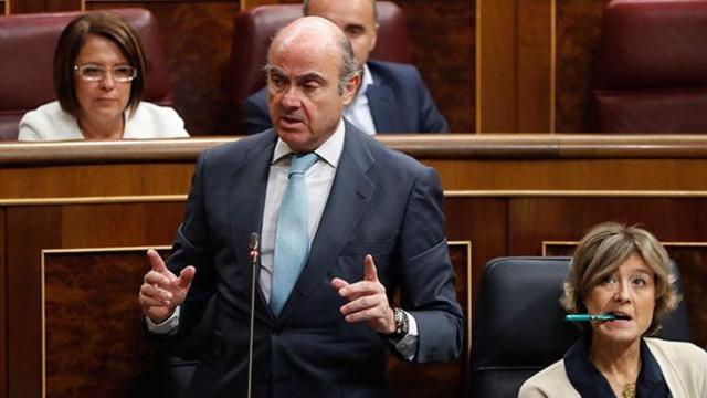 El ministro de Economía, Luis de Guindos, en el Congreso de los Diputados / EFE