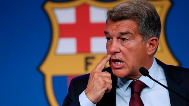 Joan Laporta, dando explicaciones sobre la marcha de Messi / EFE