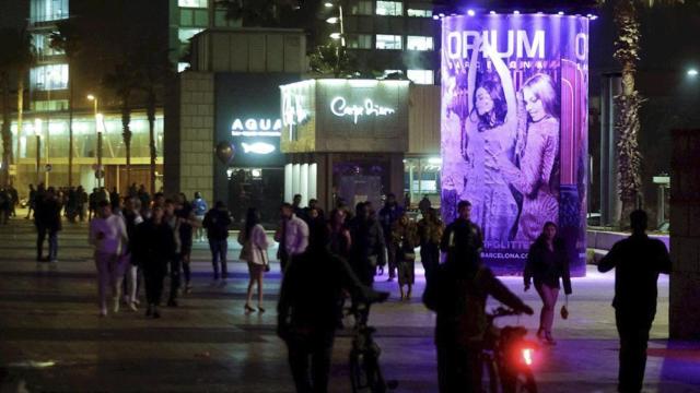 El paseo marítimo de Barcelona durante la noche de Fin de Año / EFE
