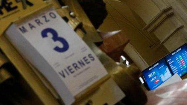 Momento de apertura de la bolsa de Madrid el 3 de marzo / EFE
