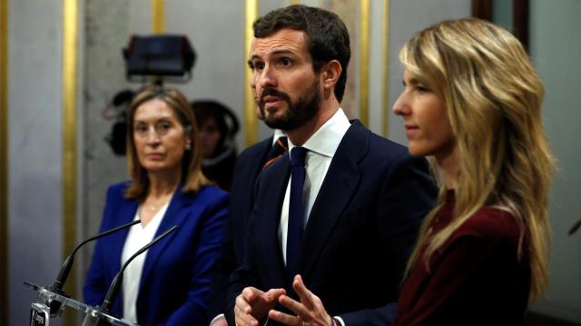 Los diputados del PP Ana Pastor, Pablo Casado y Cayetana Álvarez de Toledo, en el Congreso / EFE