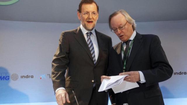 El presidente del Gobierno, Mariano Rajoy (i), y el exlíder del PP catalán, Josep Piqué (d), en una imagen de archivo / EFE