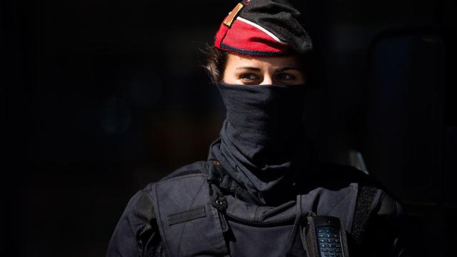 Una de las mujeres agentes de los Mossos d'Esquadra / EFE