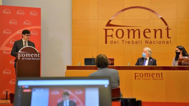 El candidato del PSC, Salvador Illa, junto al presidente de Foment del Treball, Josep Sánchez Llibre