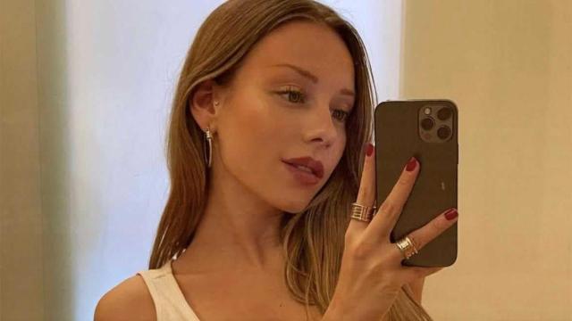 Ester Expósito se hace un 'selfie' frente al espejo / INSTAGRAM