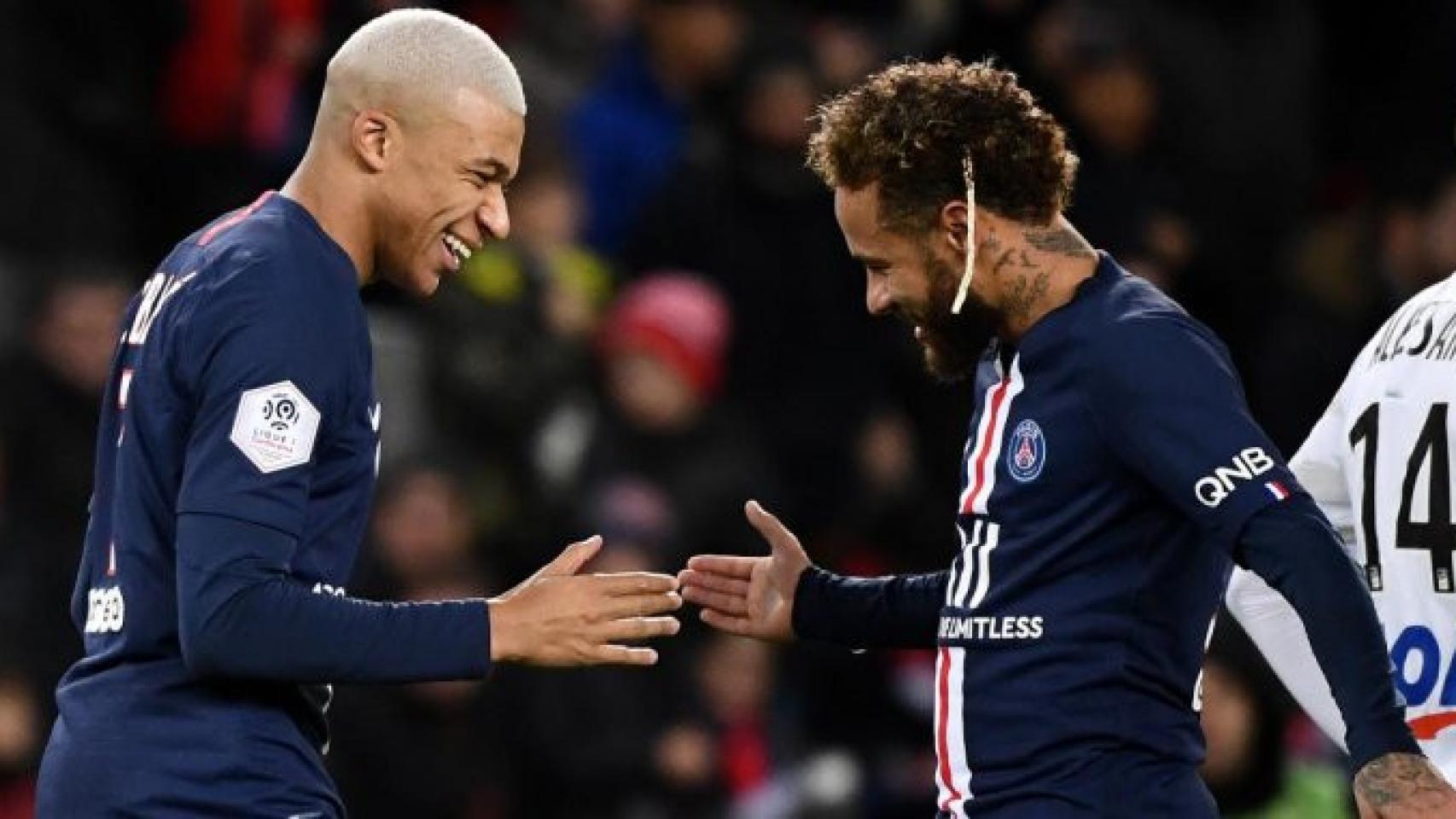 Neymar celebra un gol con Mbappé | EFE