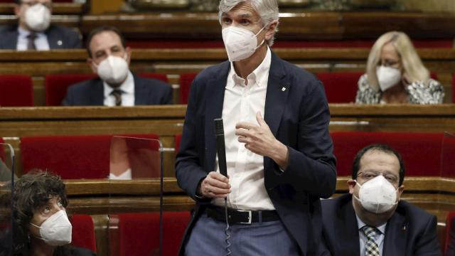 El 'conseller' de Salud, Josep Maria Argimon, respondiendo una pregunta parlamentaria / EFE