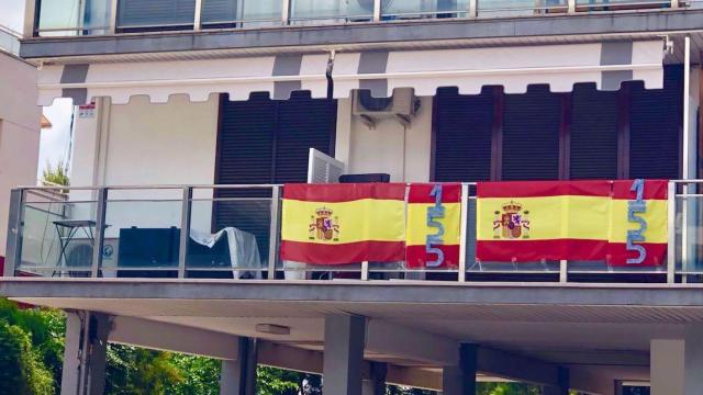Una foto del balcón de la casa de Miguel Ángel Bastenier, atacada el pasado fin de semana a pedradas