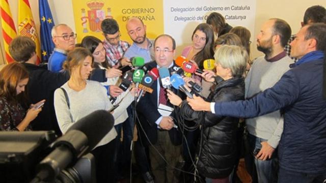 El primer secretario del PSC, Miquel Iceta, tras su reunión con la vicepresidenta del Gobierno, Soraya Sáenz de Santamaría / EUROPA PRESS