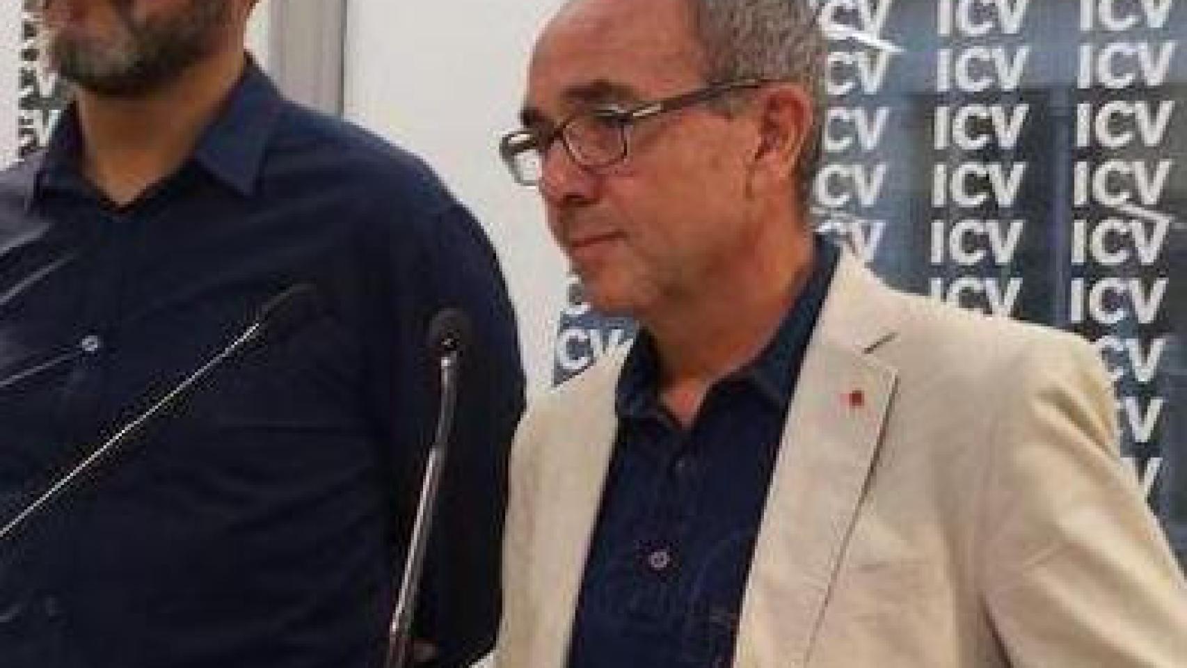 El secretario general de ICV, Josep Vendrell, y su portavoz parlamentario en el Congreso, Joan Coscubiela, en rueda de prensa.