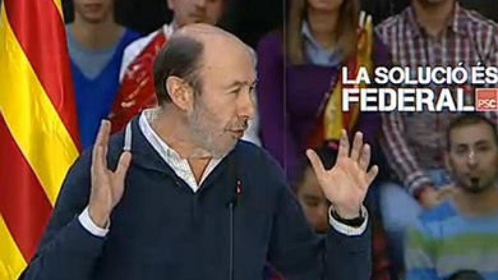 El líder del PSOE, Alfredo Pérez Rubalcaba, durante su intervención de este domingo en Barcelona