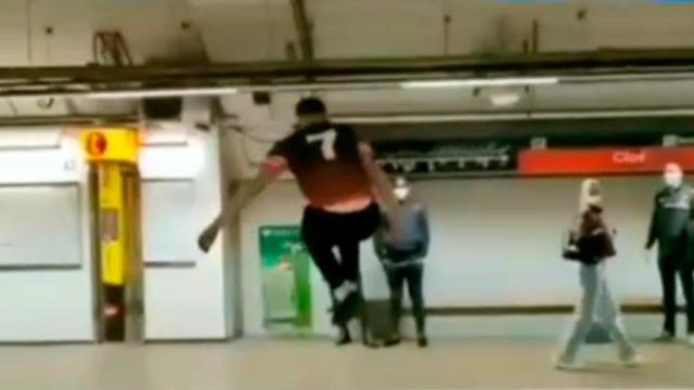 El saltimbaqui del metro de Barcelona