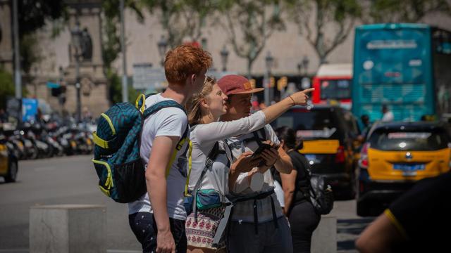Turistas en la Rambla de Barcelona / EUROPA PRESS