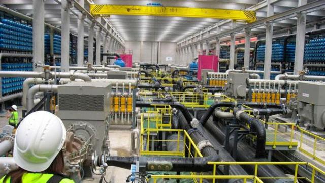 Imagen de una planta de bombeo de ATLL / CG