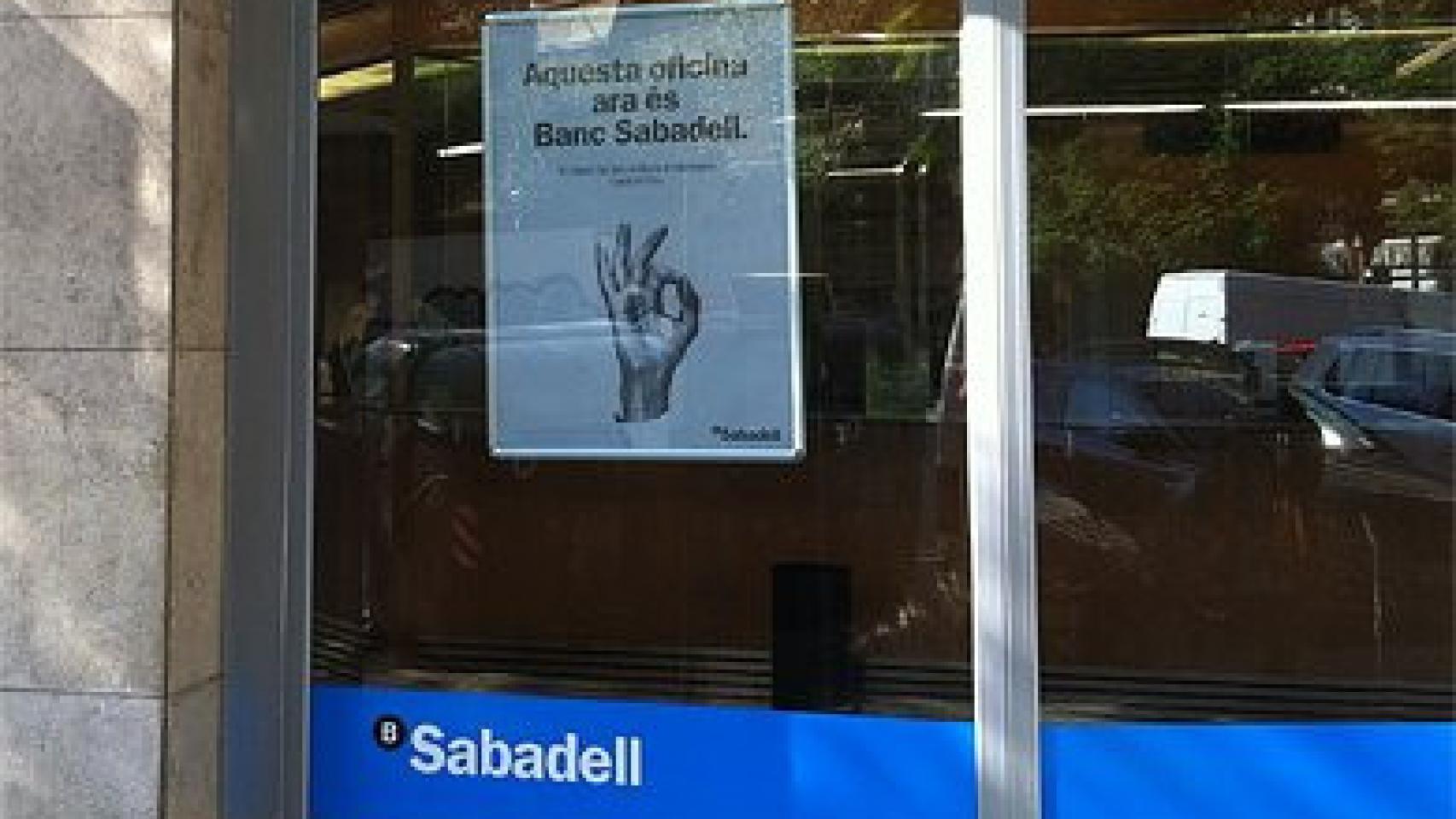 Oficina del Banco Sabadell, y que hasta este domingo era sucursal de Caixa Penedès