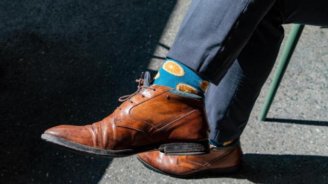Calcetines divertidos para hombres / Dimitri Houtteman en UNSPLASH