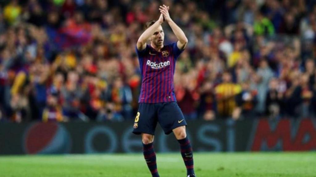 Arthur Melo corresponde la ovación del Camp Nou