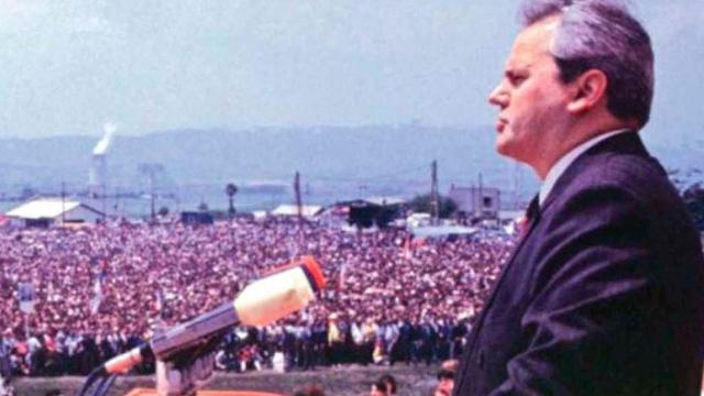 El expresidente de Serbia y Yugoslavia, Slobodan Milosevic, durante un discurso antes de la Guerra de los Balcanes / EFE