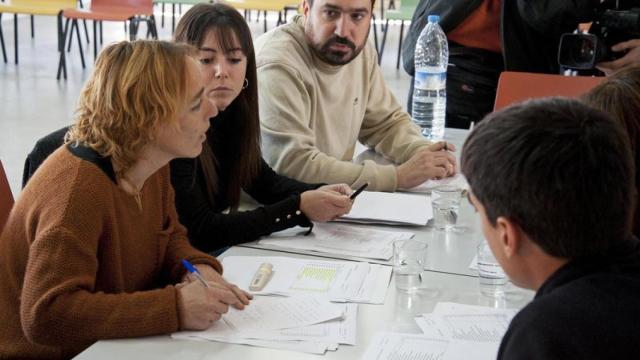 El alcalde de Celrà, Dani Cornellà (CUP) durante una reunión del equipo de gobierno/ EFE