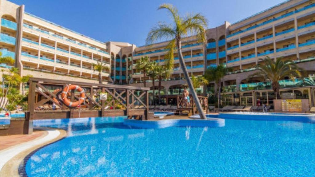 Uno de los hoteles de los Aragonès, el Bahia Tossa / CEDIDA