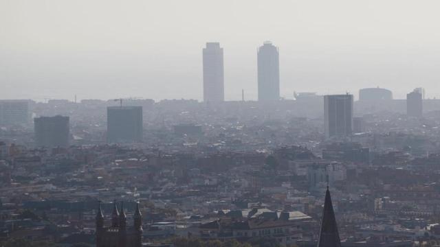 Vista de Barcelona para ilustrar el episodio por alta contaminación / ALEJANDRO GARCÍA (EFE)
