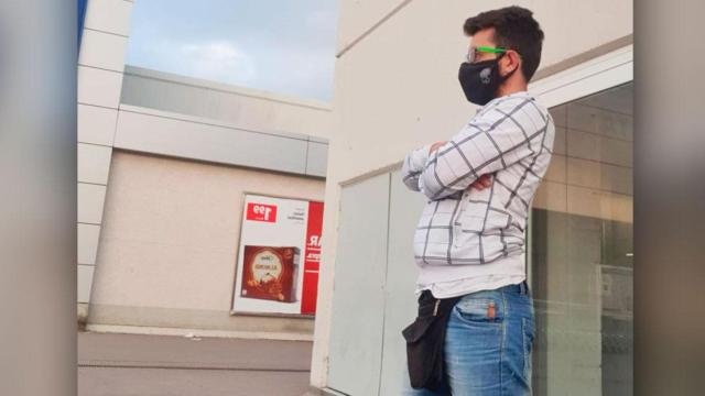 Toni, el camarero que dirige las patrullas vecinales en Mataró (Cataluña) / CG