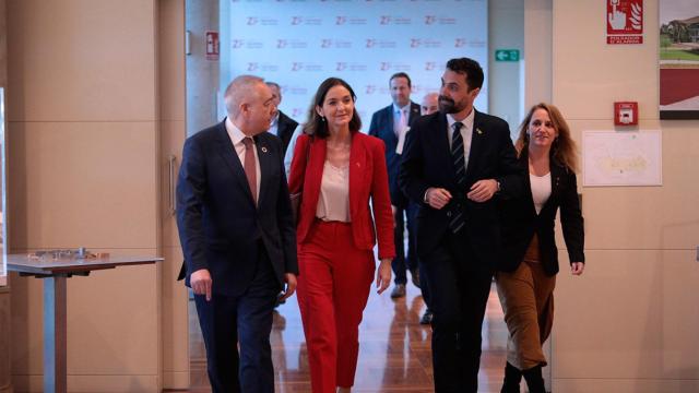 El delegado especial del Estado en el CZFB, Pere Navarro; la ministra Reyes Maroto y los consellers Roger Torrent y Natàlia Mas / EUROPA PRESS