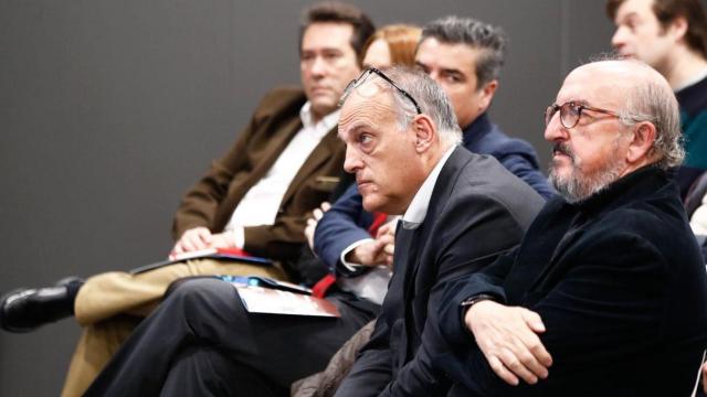 Jaume Roures (d), presidente ejecutivo de Mediapro, en un acto con Javier Tebas, presidente de LaLiga / EP