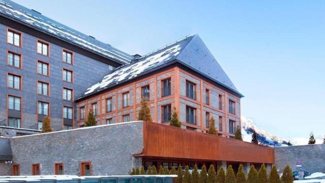 Hotel MIM Baqueira a pie de psta en la estación Baqueira Beret / MIM HOTELS