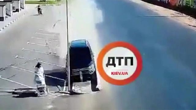 Una mujer y su bebé se salvan milagrosamente de ser arrolladas por un conductor drogado