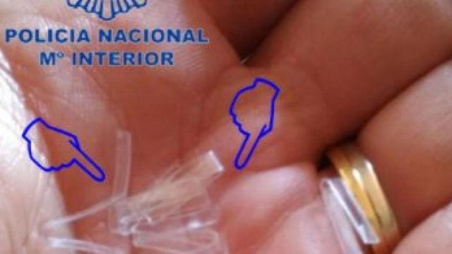 Los plásticos que dejan en las puertas son pequeños