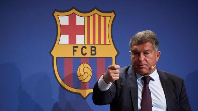 El presidente del Barça, Joan Laporta, acusa a Bartomeu de dilapidar 30 millones de euros / EFE