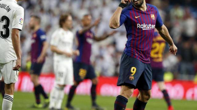 Luis Suárez responde al provocador Reguilón en el último clásico / EFE