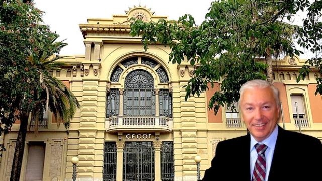 Antoni Abad, presidente de Cecot y la entrada de la sede central de la patronal de Terrassa (Barcelona) / FOTOMONTAJE DE CG